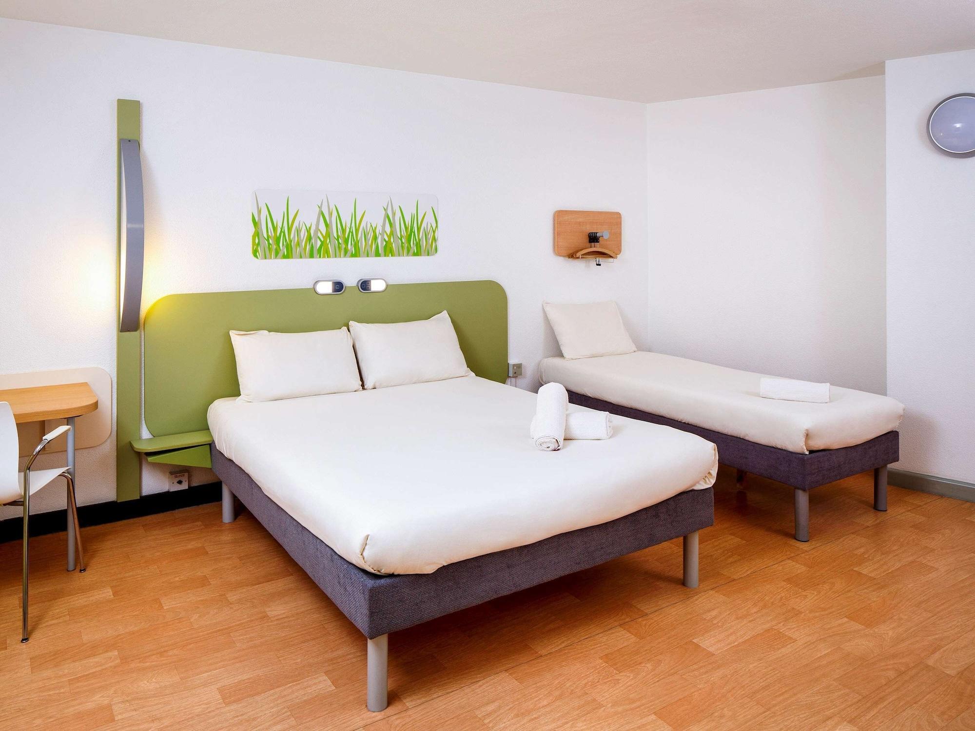 Ibis Budget London Hounslow Exterior foto