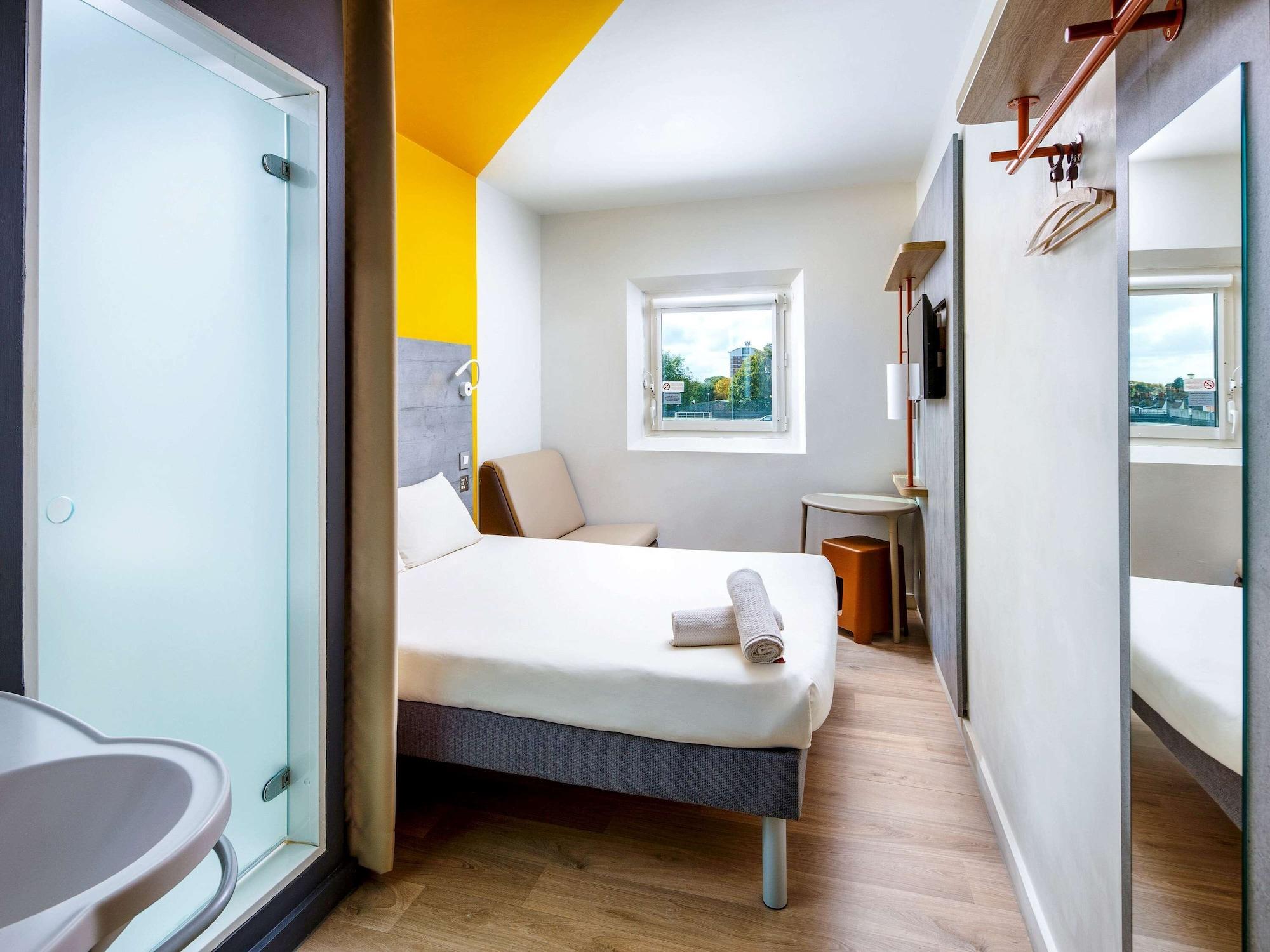 Ibis Budget London Hounslow Exterior foto