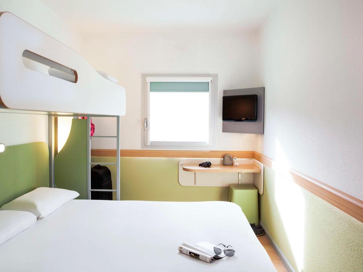 Ibis Budget London Hounslow Exterior foto