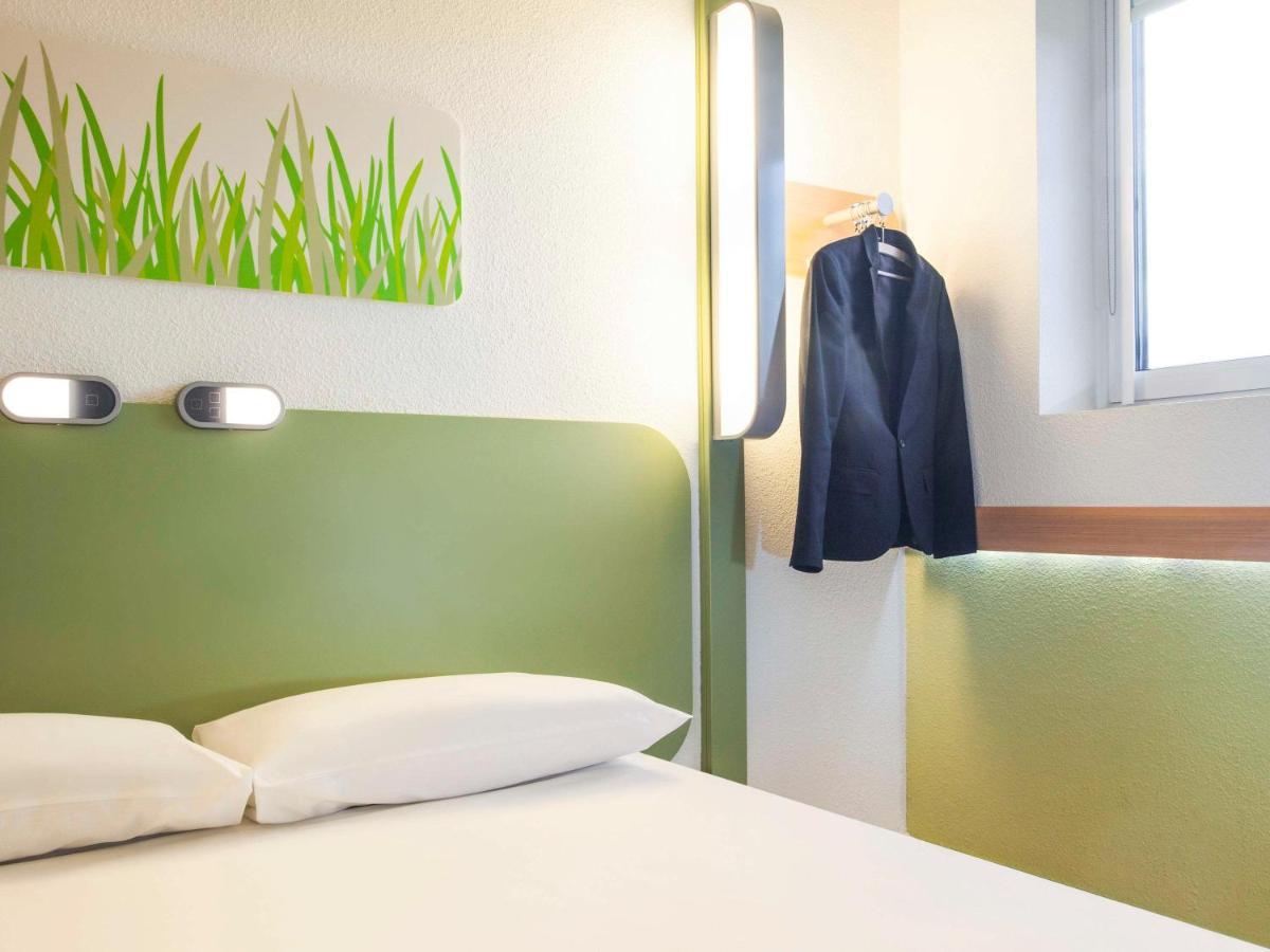 Ibis Budget London Hounslow Exterior foto