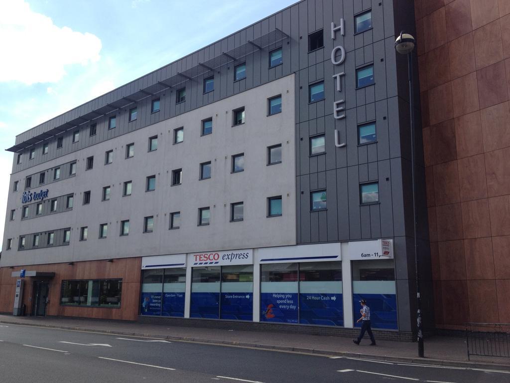 Ibis Budget London Hounslow Exterior foto