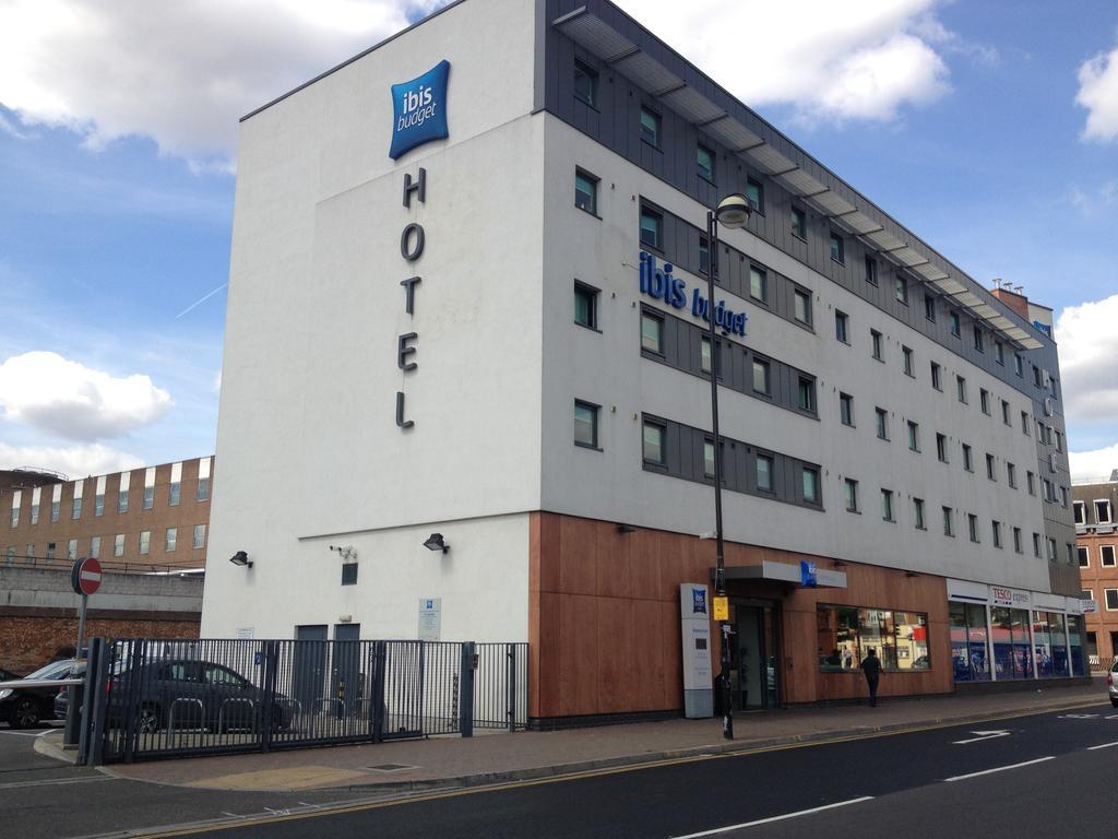 Ibis Budget London Hounslow Exterior foto