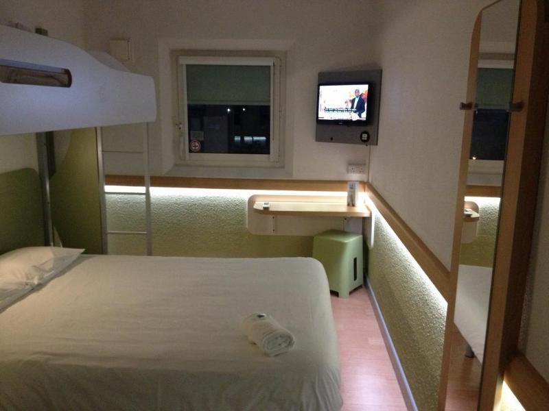 Ibis Budget London Hounslow Exterior foto