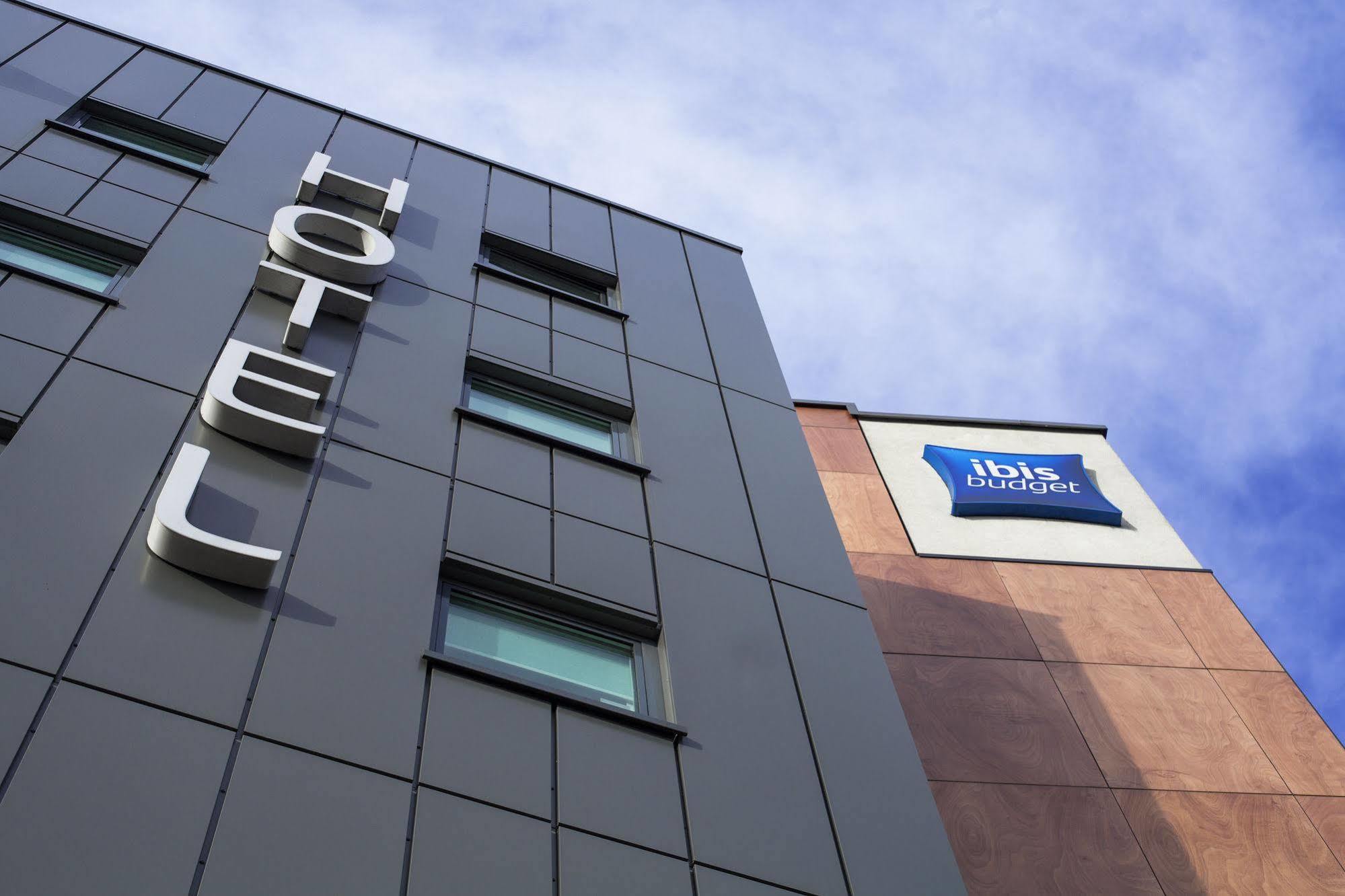Ibis Budget London Hounslow Exterior foto