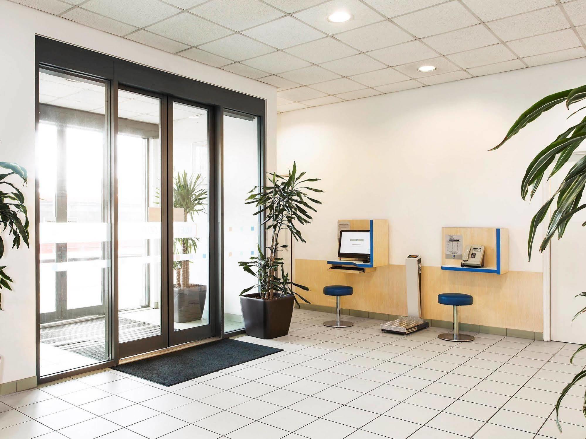 Ibis Budget London Hounslow Exterior foto