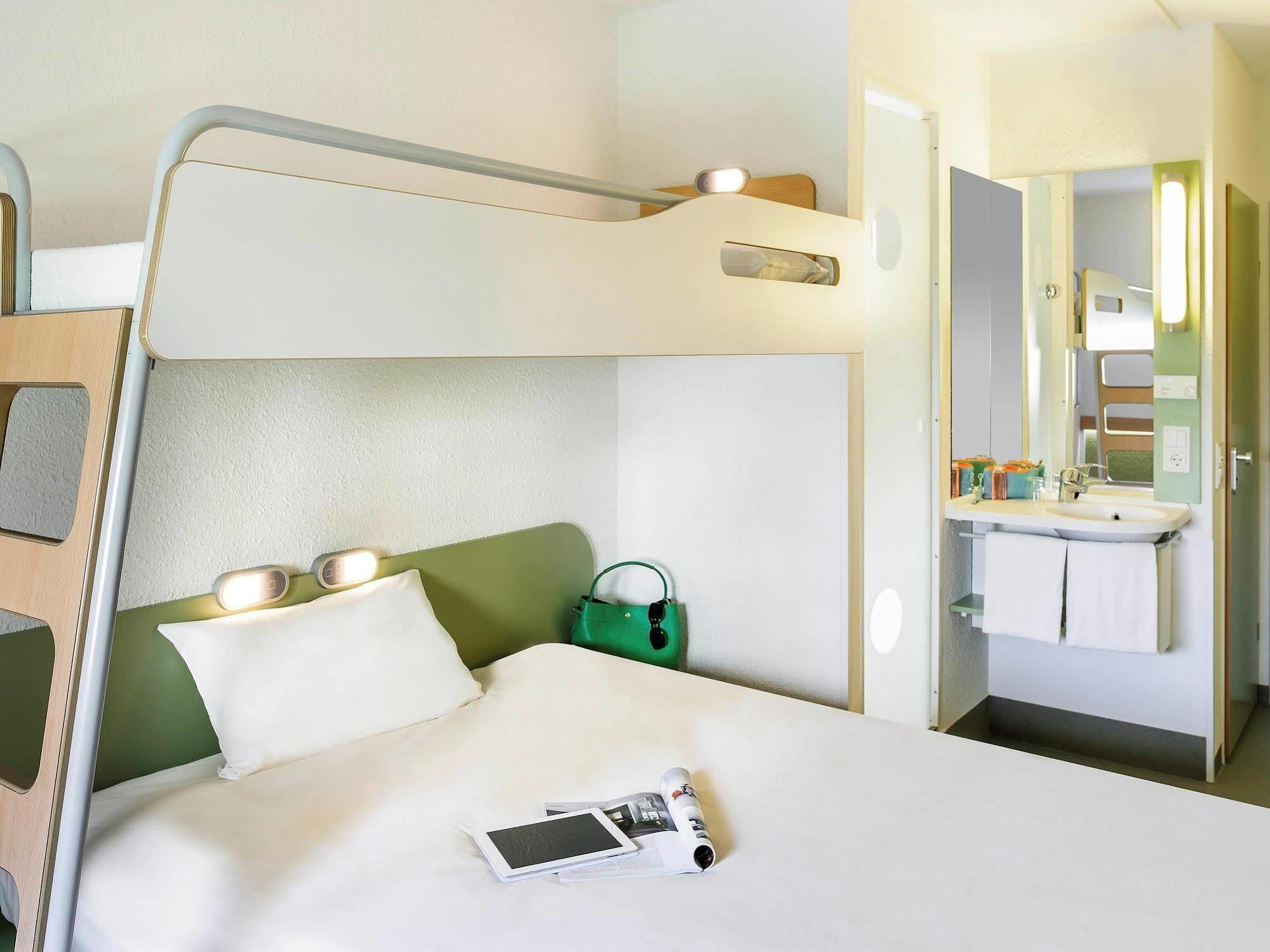 Ibis Budget London Hounslow Exterior foto