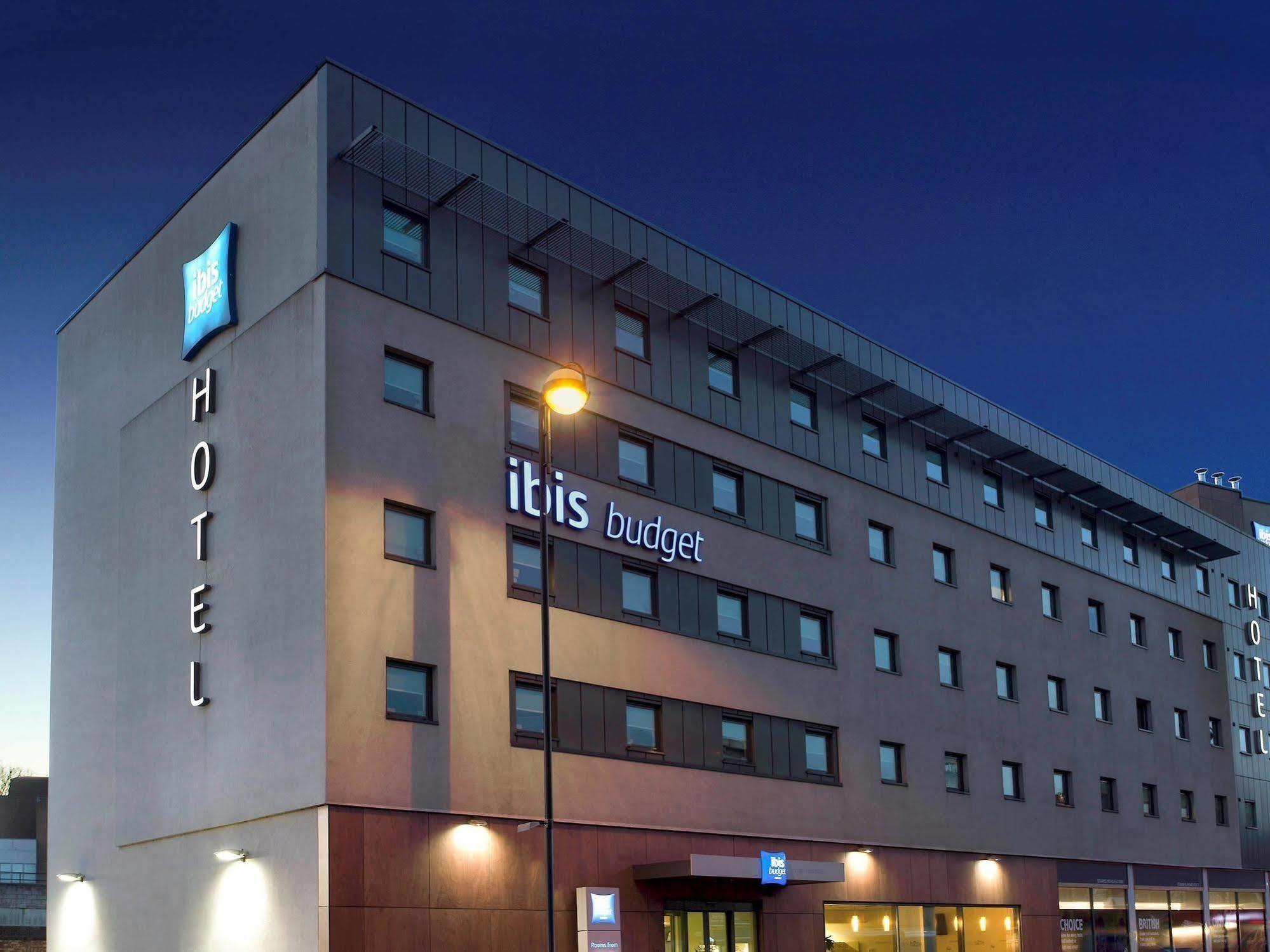 Ibis Budget London Hounslow Exterior foto